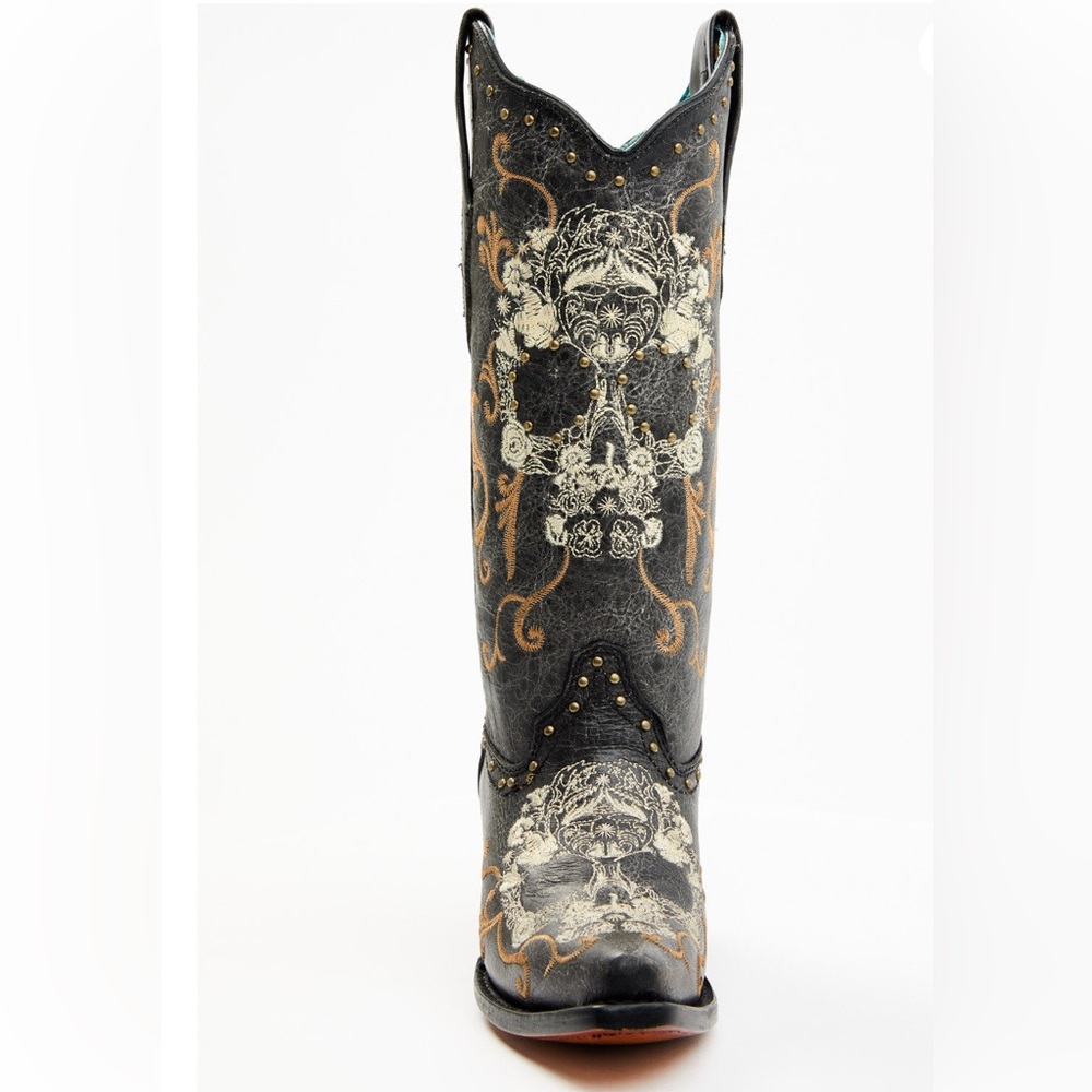 RARE SNIP TOE CORRAL SKULL COWBOY BOOTS🩵💀🩵SOLD OUT